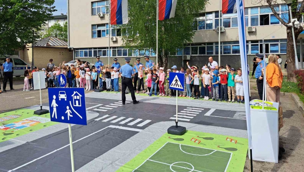 У оквиру дана отворених врата полицијске управе Бања Лука организоване активности са ученицима основних школа